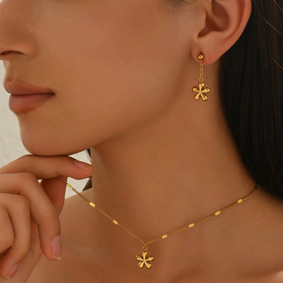 Lxalry 18K Gold Plated Floral Carved Mirror Jewelry Set Hypoallergenic Skin Safe Necklace Earrings For Daily Evening Never Fade Luxury Gift With Precision Cast Petals