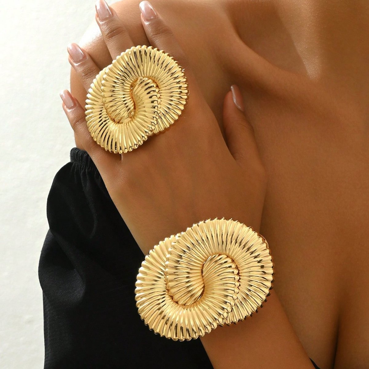 14K Gold Plated Golden Shell-Inspired  Jewelry Set - Necklace, Earrings, And Ring