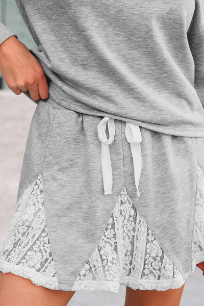 Light Grey Lace Patchwork Drop Shoulder Pullover Drawstring Skort 2pcs Outfit