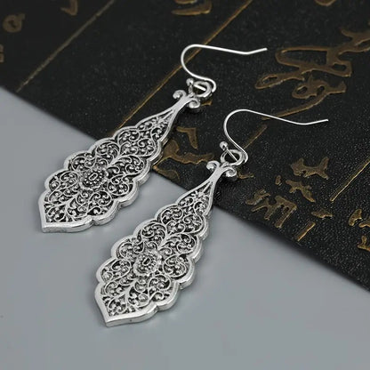 Ice Flowers Embossed Pattern Pendant Classic Matching Earrings