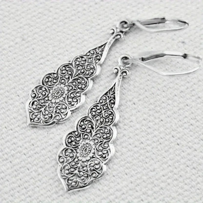 Ice Flowers Embossed Pattern Pendant Classic Matching Earrings